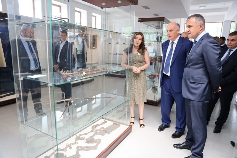 11. Анатолий Бибилов и Аслан Бжания посетили Национальный музей Южной Осетии