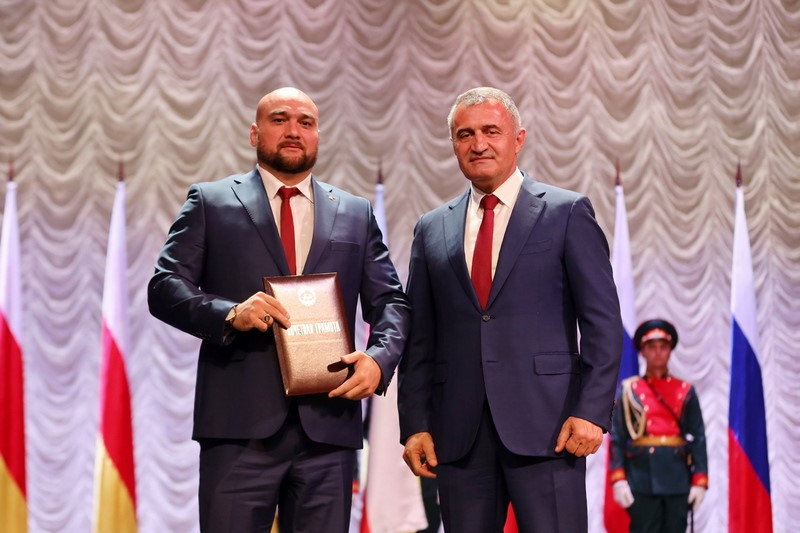 Торжественное собрание, посвященное тринадцатой годовщине признания независимости Республики Южная Осетия Российской Федерацией