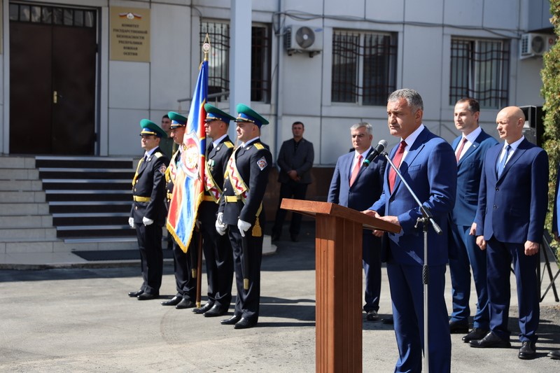 2. Анатолий Бибилов принял участие в церемонии ввода в эксплуатацию нового корпуса Комитета государственной безопасности