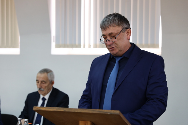 2. Анатолий Бибилов принял участие в отчетном собрании Администрации Цхинвальского района