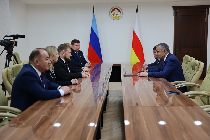 1. Встреча с делегацией из Луганской Народной Республики