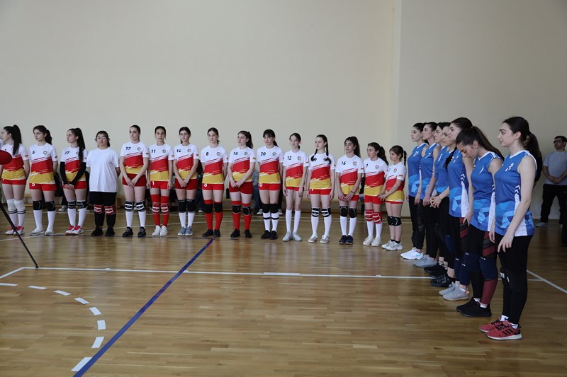 5. Анатолий Бибилов посетил церемонию открытия международного турнира по волейболу