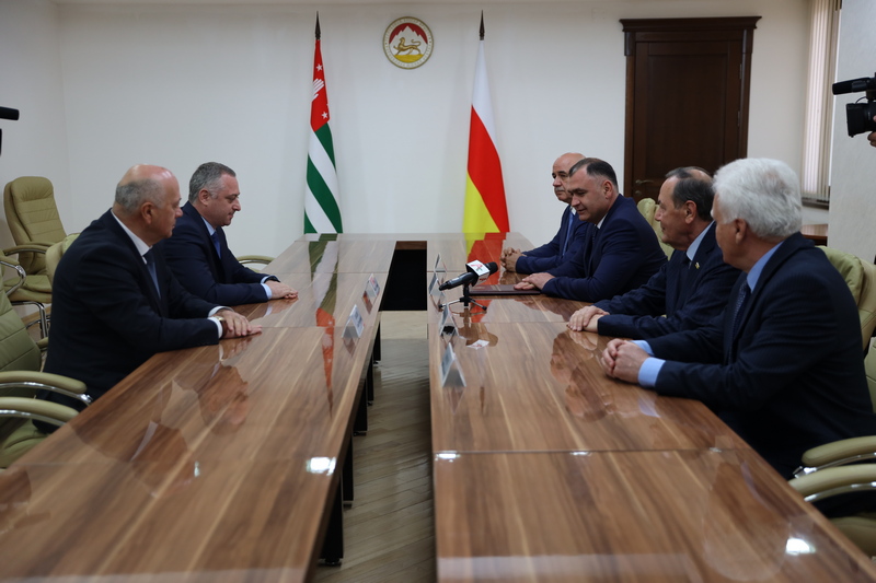 1. Встреча с Вице-президентом Республики Абхазия Бадрой Гунба