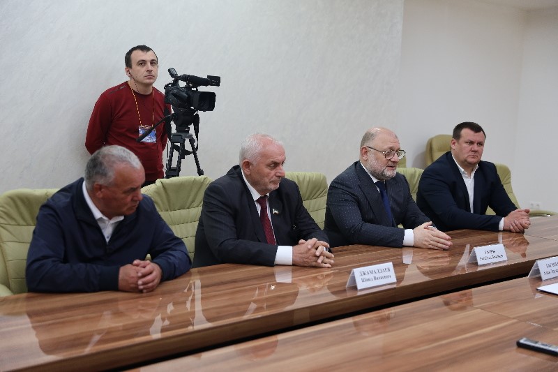 2. Встреча с делегацией из Чеченской Республики