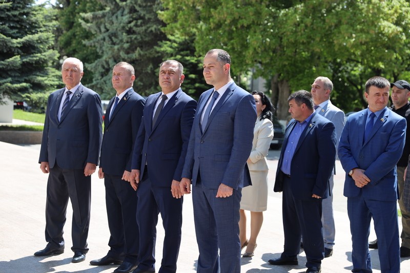 7. Церемония возложения цветов к бюсту первого руководителя Республики Южная Осетия Тореза Кулумбегова