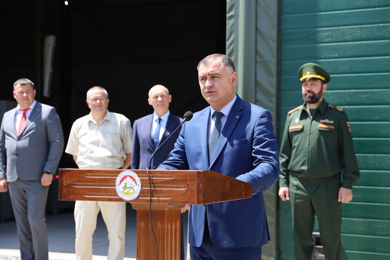 1. Алан Гаглоев принял участие в церемонии передачи военно-технического имущества Республике Южная Осетия