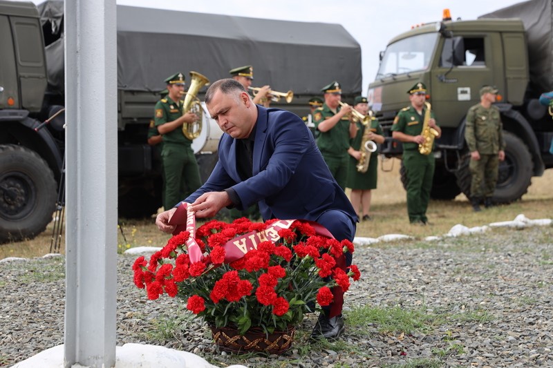 02. Алан Гаглоев почтил память защитников Отечества и мирных жителей, погибших в августовской войне 2008 года