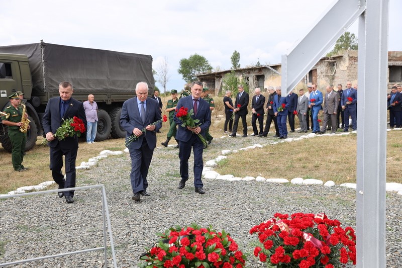 03. Алан Гаглоев почтил память защитников Отечества и мирных жителей, погибших в августовской войне 2008 года