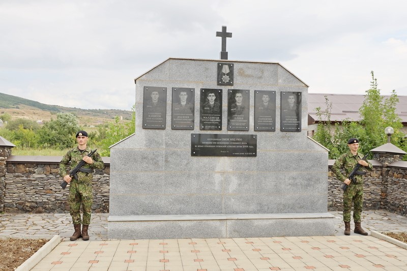 06. Алан Гаглоев почтил память защитников Отечества и мирных жителей, погибших в августовской войне 2008 года