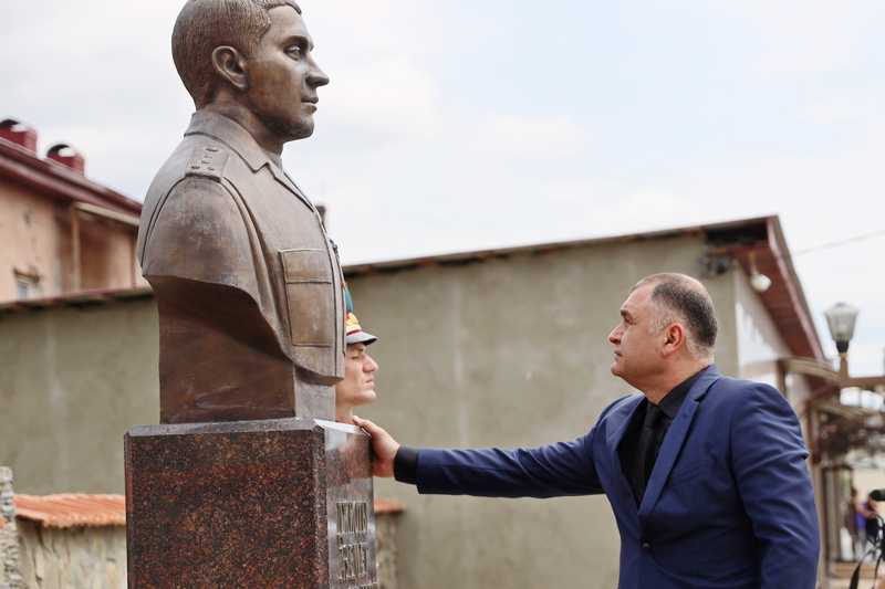 12. Алан Гаглоев почтил память защитников Отечества и мирных жителей, погибших в августовской войне 2008 года