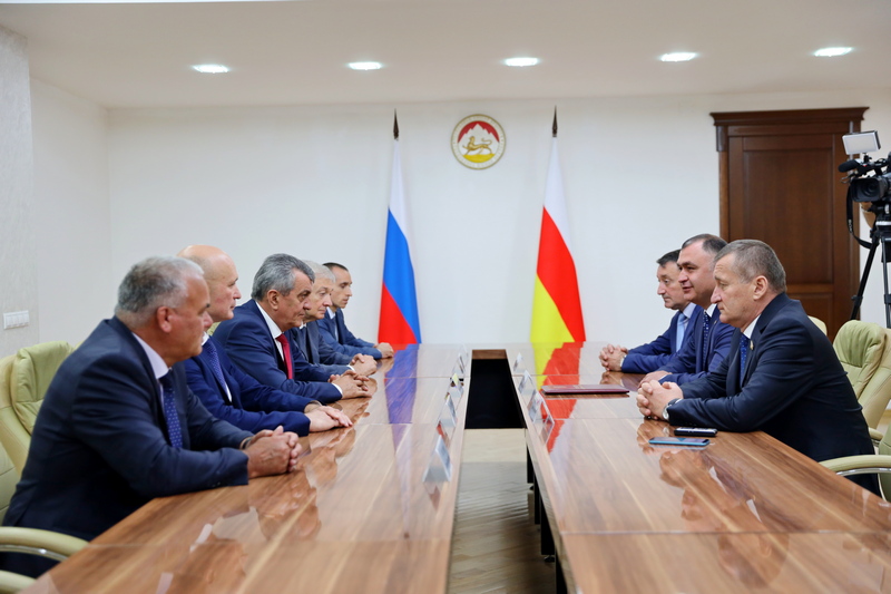 1. Встреча с Главой Республики Северная Осетия-Алания Сергеем Меняйло