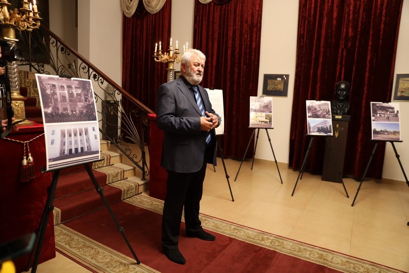 1. Алан Гаглоев посетил фотовыставку «08.08.08. – 08.08.22.»