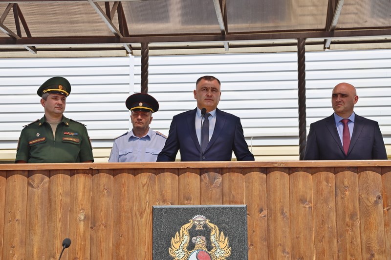 2. Алан Гаглоев принял участие в церемонии приведения к военной присяге призывников и курсантов