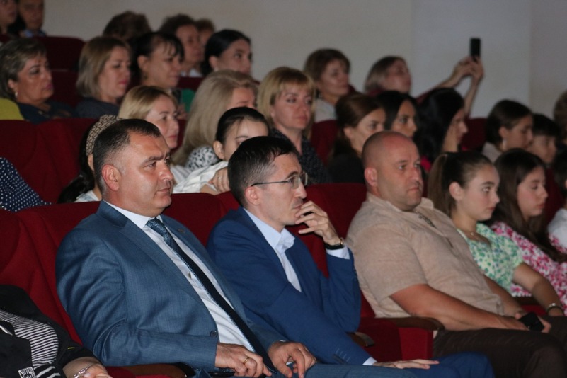 Алан Гаглоев посетил благотворительный концерт в поддержку участников специальной военной операции