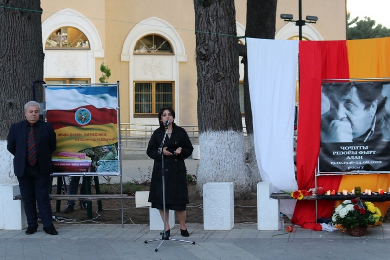 2. Алан Гаглоев принял участие в памятной акции, посвященной памяти выдающегося политического и общественного деятеля Алана Чочиева