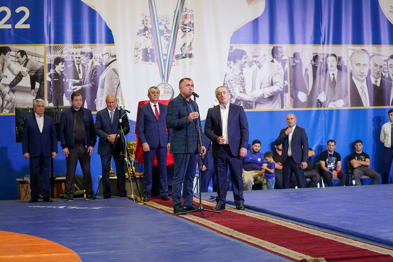 3. Алан Гаглоев принял участие в церемонии открытия юношеского турнира по вольной борьбе «Надежды России»