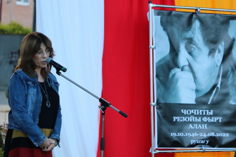 4. Алан Гаглоев принял участие в памятной акции, посвященной памяти выдающегося политического и общественного деятеля Алана Чочиева