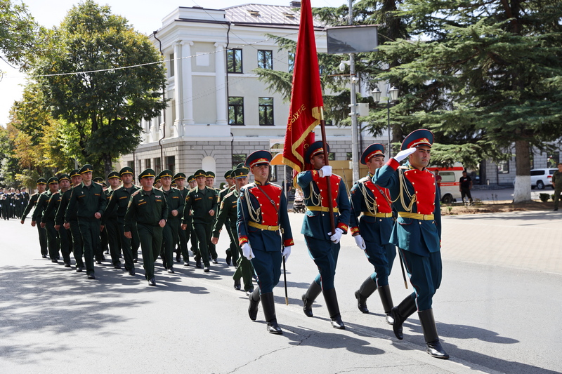 5R3A9473. Алан Гаглоев посетил генеральную репетицию военного парада в честь Дня Республики