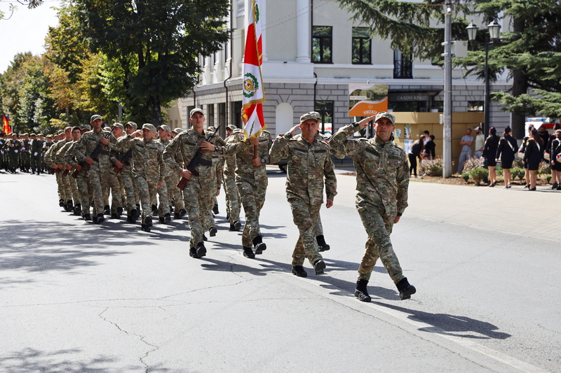 5R3A9484. Алан Гаглоев посетил генеральную репетицию военного парада в честь Дня Республики