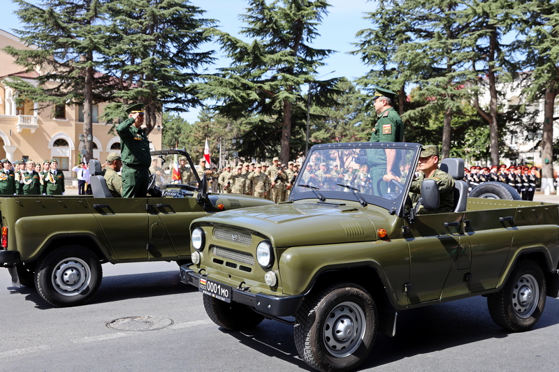 5R3A9564. Алан Гаглоев посетил генеральную репетицию военного парада в честь Дня Республики