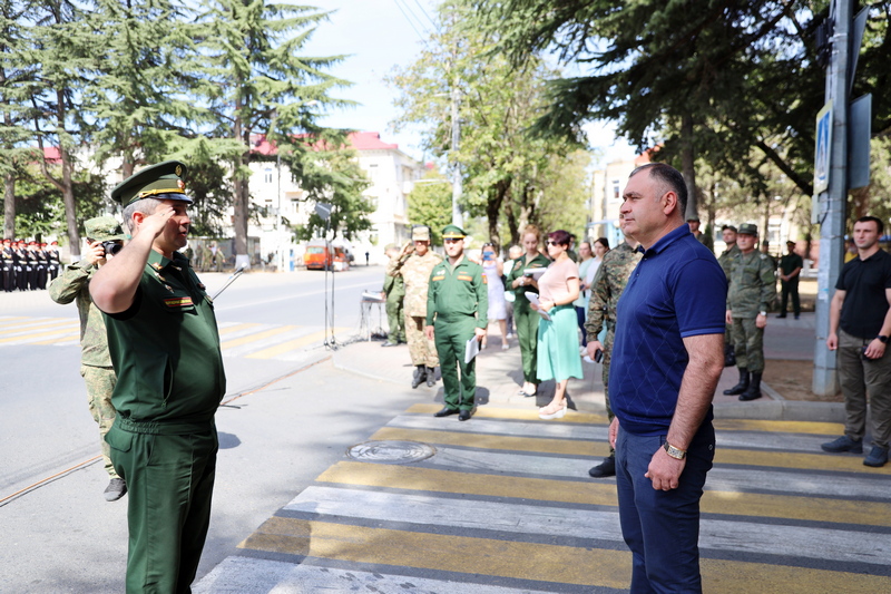 5R3A9603. Алан Гаглоев посетил генеральную репетицию военного парада в честь Дня Республики