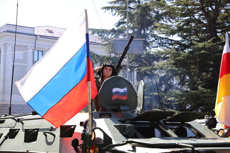 6bv60g0. Военный парад в честь празднования 32-й годовщины Республики Южная Осетия