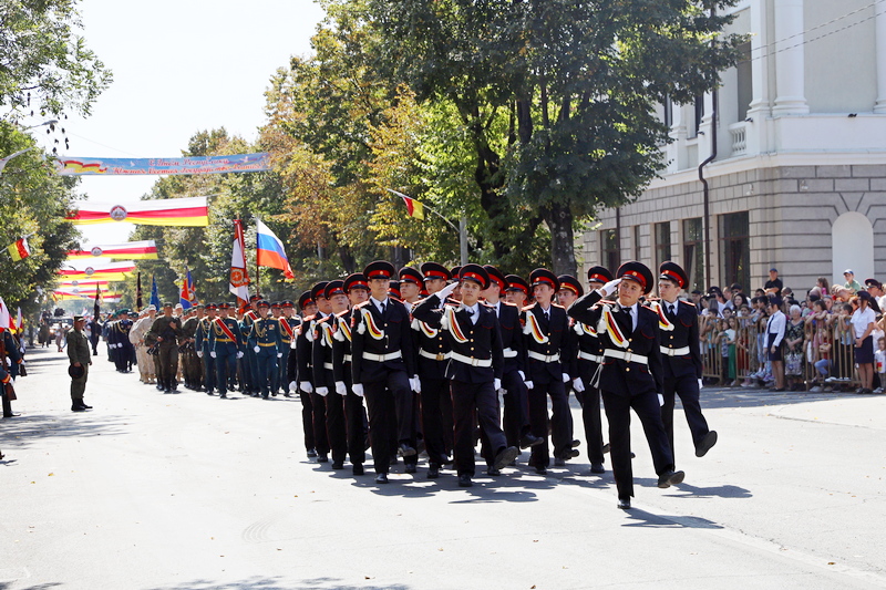 cfsbl7mt. Военный парад в честь празднования 32-й годовщины Республики Южная Осетия