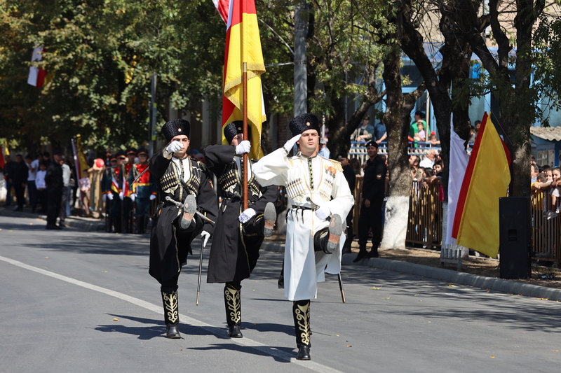 dtoqdqfo. Военный парад в честь празднования 32-й годовщины Республики Южная Осетия