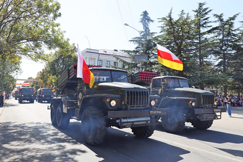dzutqqbn. Военный парад в честь празднования 32-й годовщины Республики Южная Осетия