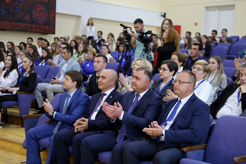 Алан Гаглоев принял участие в открытии Международного молодежного форума
