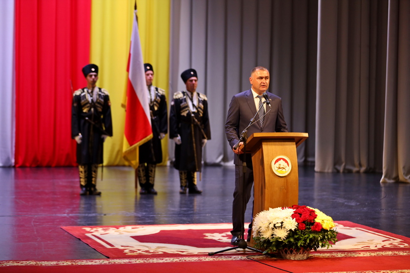 l3k1tx6a. Торжественное собрание, посвященное 32-й годовщине Республики Южная Осетия