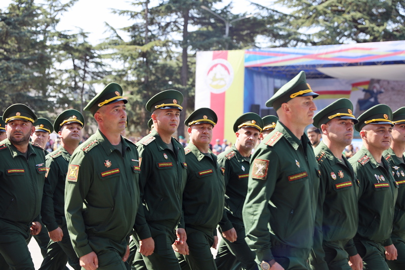 tfuvw87y. Военный парад в честь празднования 32-й годовщины Республики Южная Осетия