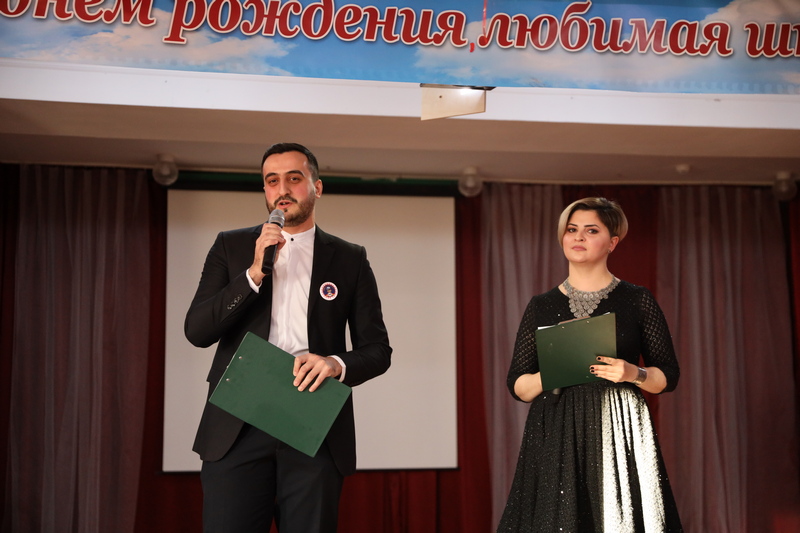 hlqi2ghk. Алан Гаглоев поздравил коллектив Цхинвальской школы №12 с юбилеем
