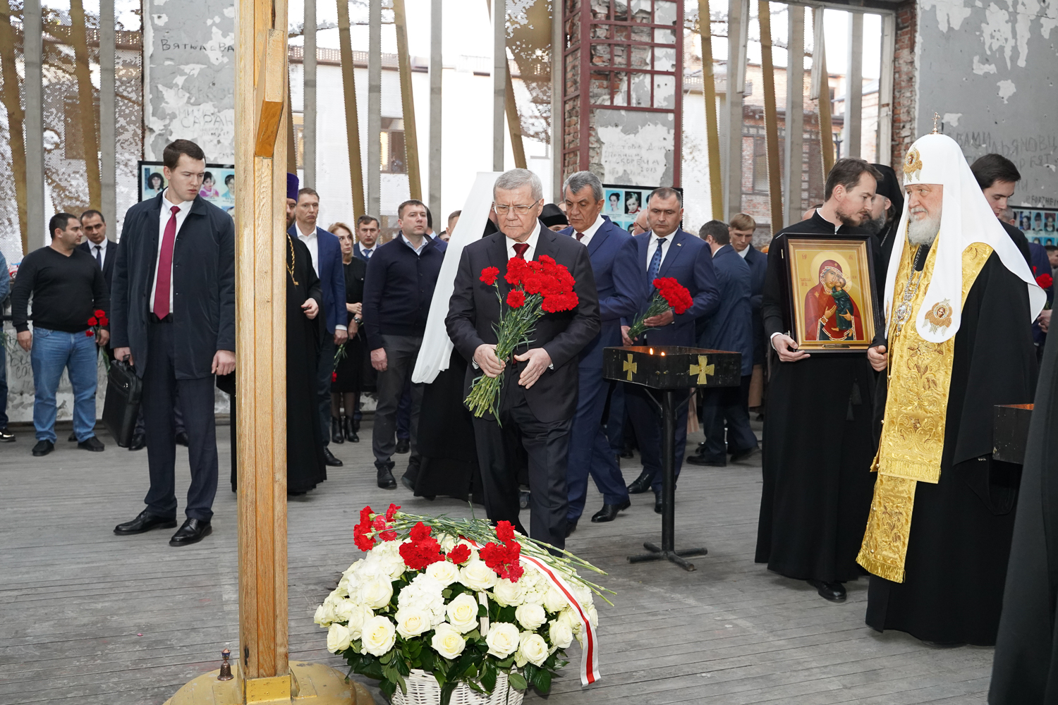 j28getun. Алан Гаглоев почтил память жертв Бесланской трагедии