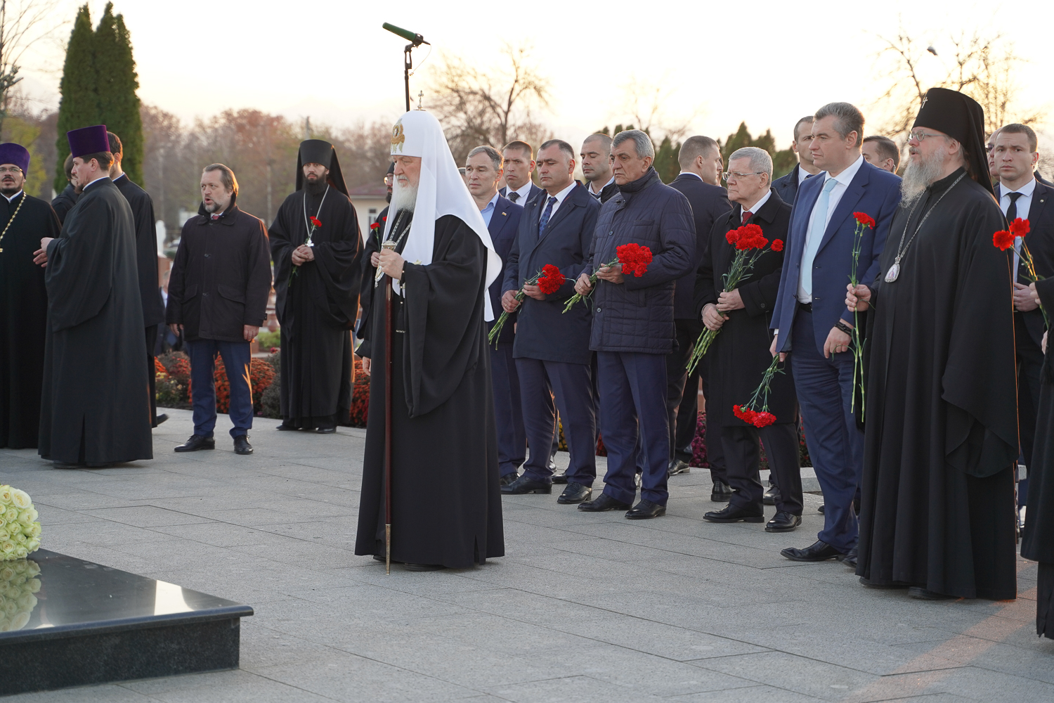 zepd7dpo. Алан Гаглоев почтил память жертв Бесланской трагедии