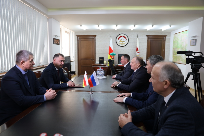 9rph8n5j. Встреча с делегацией из Карачаево-Черкесской Республики