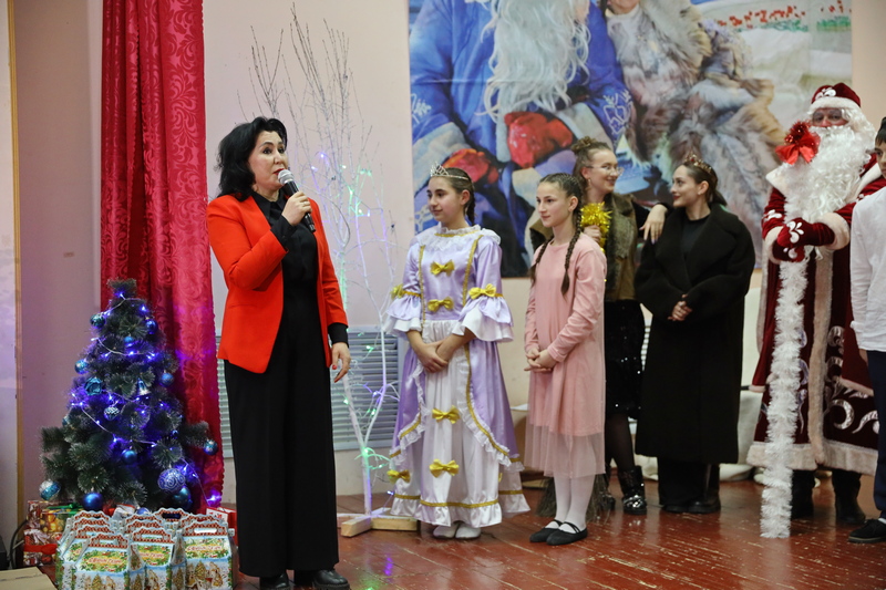 4v28nl3b. Алан Гаглоев посетил музыкальное представление «Рождественская мечта»