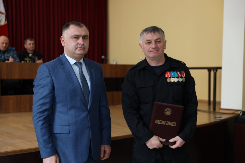 p94r4jav. Алан Гаглоев поздравил омоновцев с 31-й годовщиной со дня образования подразделения