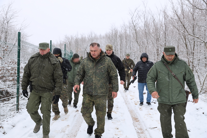 veqq26q8. Алан Гаглоев посетил пограничников, несущих службу на цнелисском участке югоосетино-грузинской границы