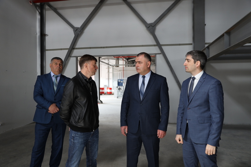 52qd_y_. Алан Гаглоев посетил завод «Ир-Базальт» и завод строительных материалов