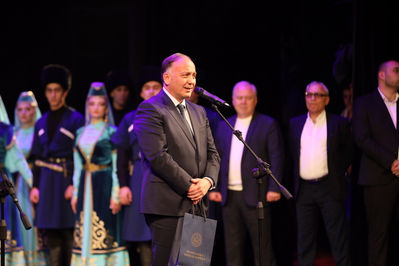e66ejcz4. Алан Гаглоев посетил церемонию закрытия Дней культуры Абхазии в Южной Осетии
