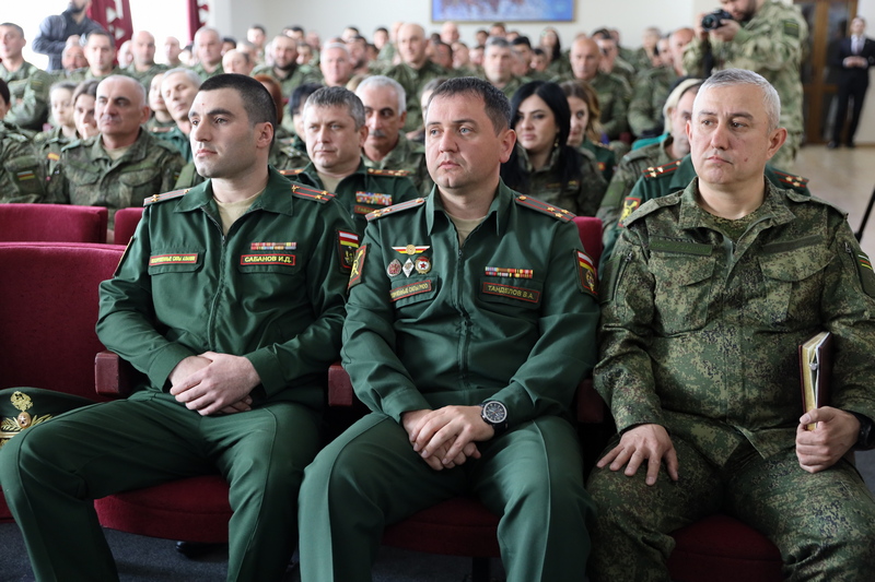 mv0uxf9. Алан Гаглоев представил личному составу Министерства обороны новых заместителей главы ведомства