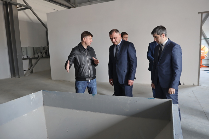 n_2bj2m. Алан Гаглоев посетил завод «Ир-Базальт» и завод строительных материалов