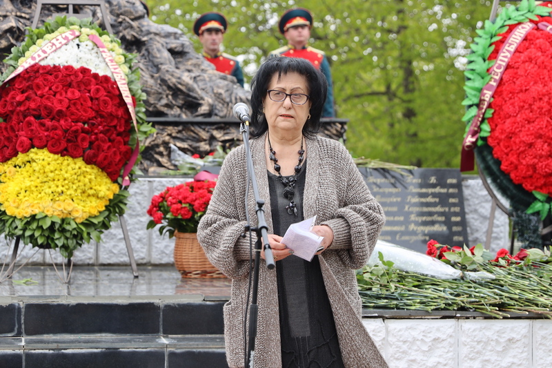 11x9swz. Алан Гаглоев почтил память жертв Зарской трагедии
