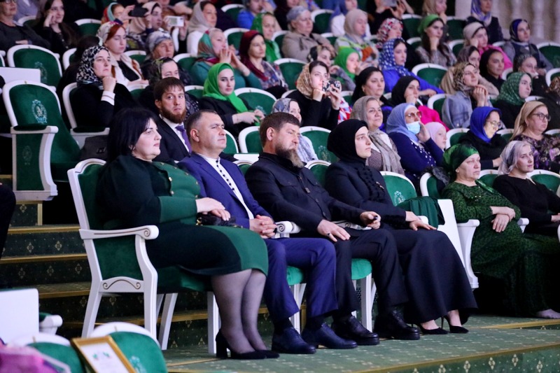 66kyxhjw. Алан Гаглоев принял участие в торжественном закрытии Дней культуры Республики Южная Осетия в Чеченской Республике