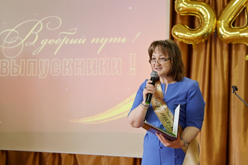 9fu135h. Алан Гаглоев поздравил выпускников с последним звонком