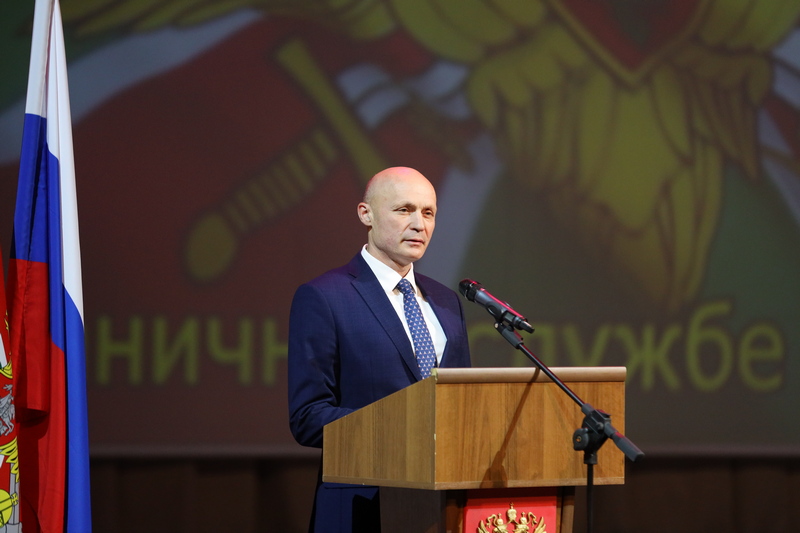 9hrp9t7b. Алан Гаглоев посетил праздничный концерт в честь 105-й годовщины образования Пограничной службы ФСБ России
