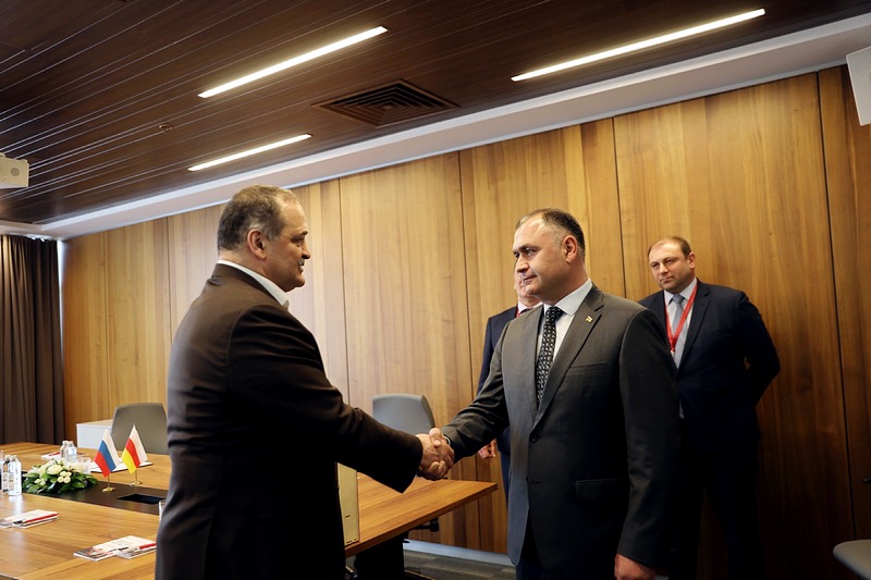 c_cq19x_. Встреча с Главой Республики Дагестан Сергеем Меликовым