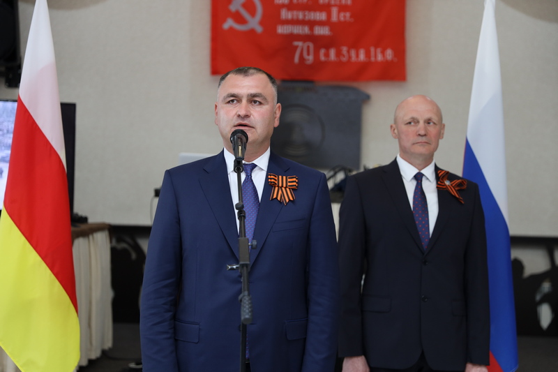 ezkofb2i. Алан Гаглоев посетил торжественный прием по случаю Дня Победы