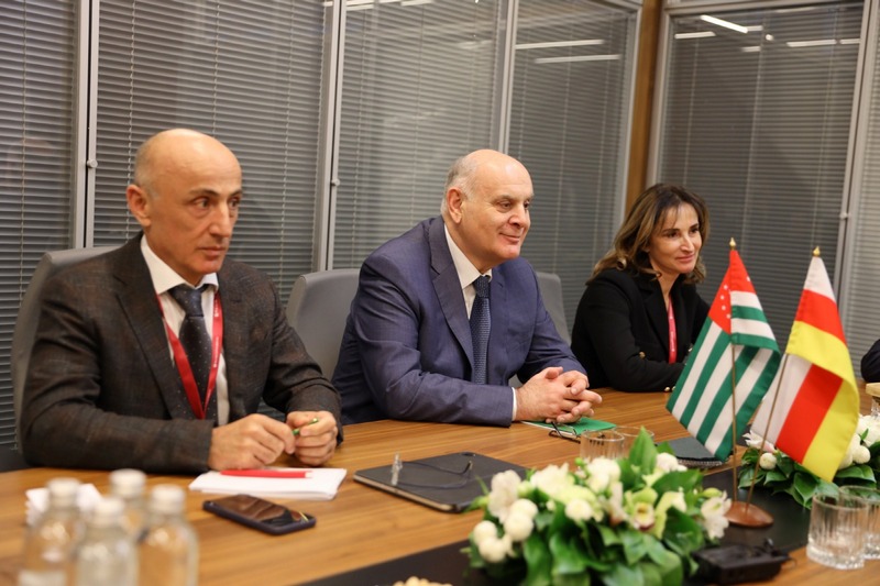 urslzj0b. Встреча с Президентом Республики Абхазия Асланом Бжания